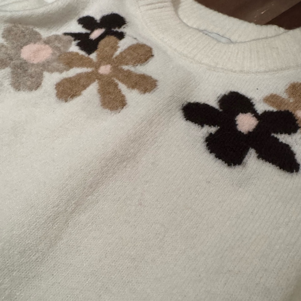 CeCe Groovy Sweater Antique White - Picture 11 of 12